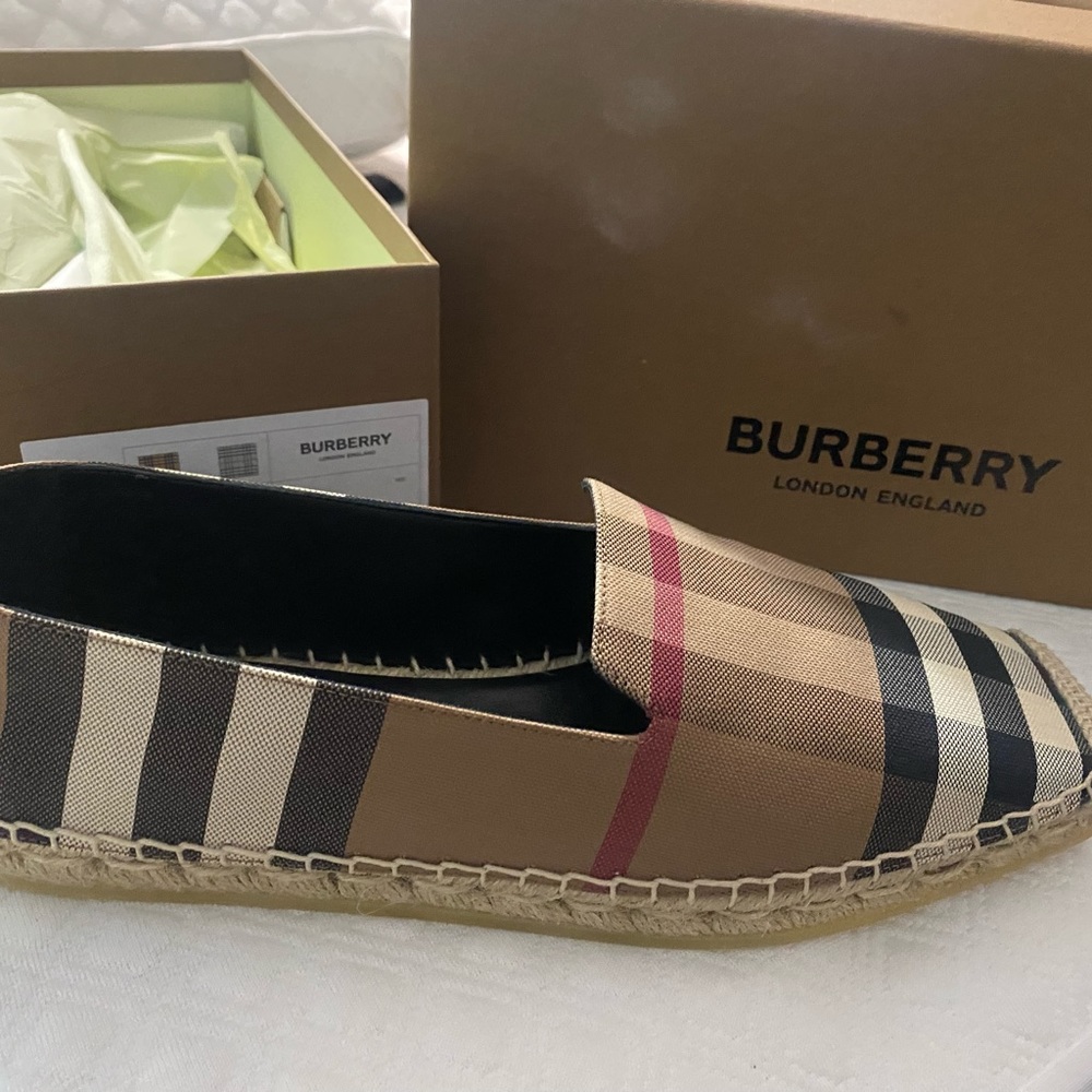 Burberry (Authentic)